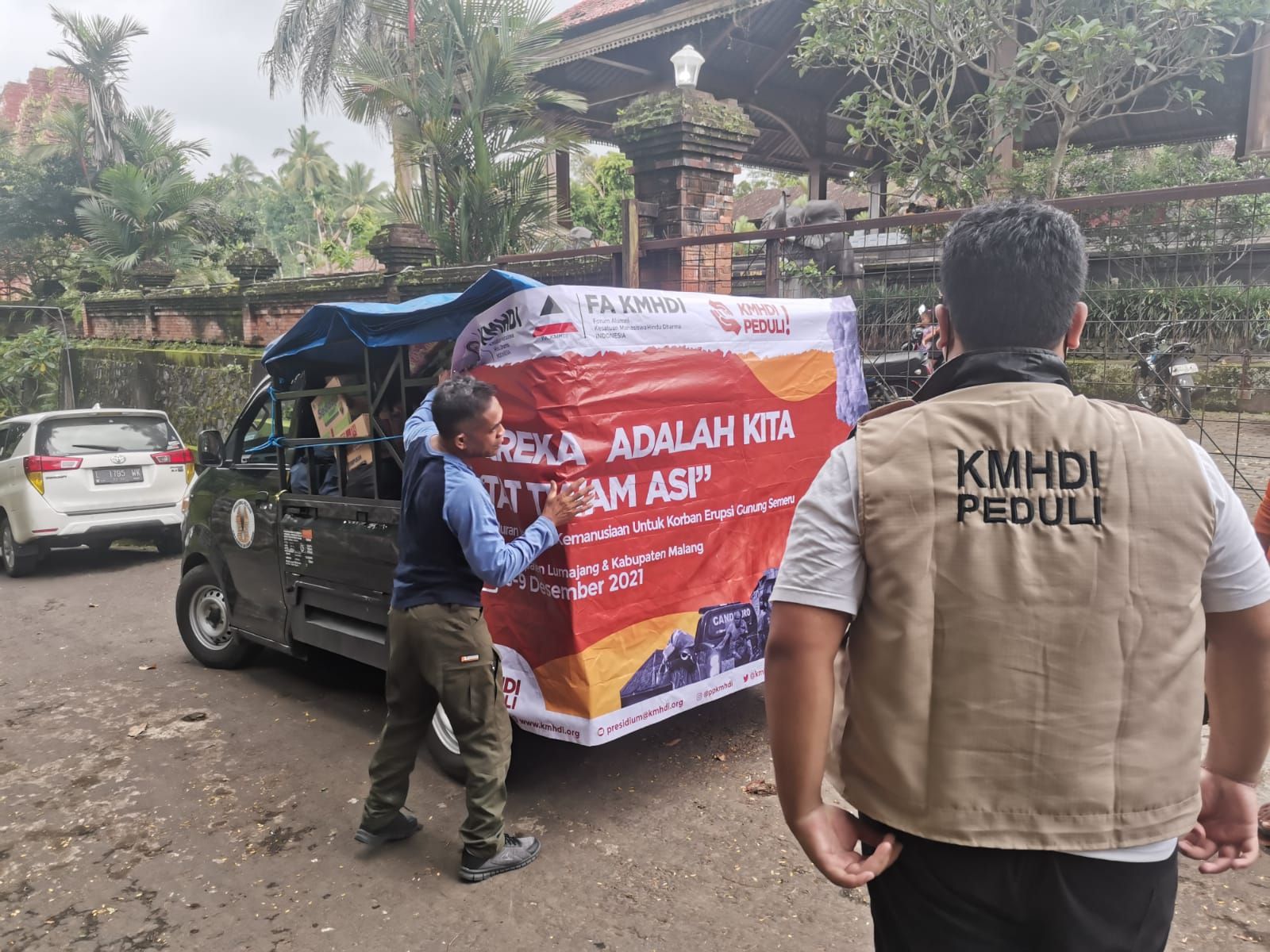 podiumnews.com-KMHDI dan FA KMHDI Salurkan Bantuan kepada Korban Erupsi Semeru